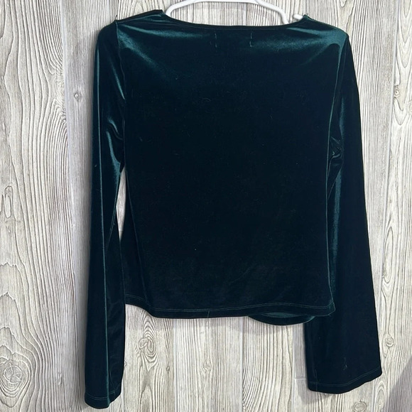 Women Urban Outfitters Green Velvet top size medium - Picture 5 of 5